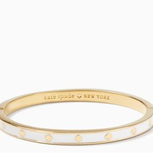 Kate Spade ♠️  Spot the Spade Enamel Hinged Bangle